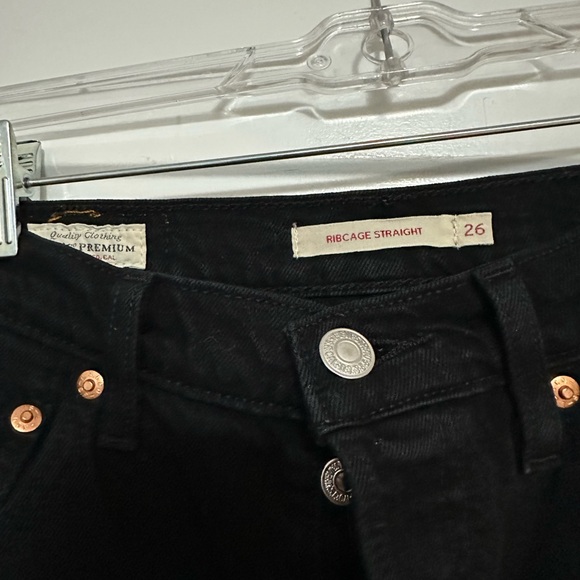 Levi’s Ribcage Jeans - Picture 2 of 5